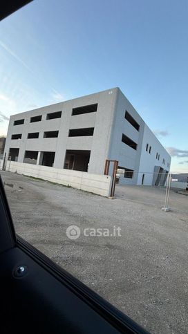 Capannone in commerciale in Via Vecchia del Bosco