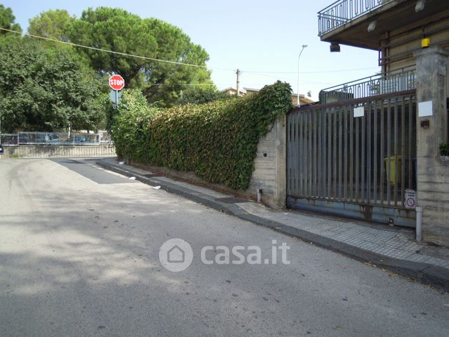 Garage/posto auto in residenziale in Via II Retta di Levante 60