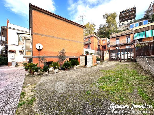 Garage/posto auto in residenziale in Via del Risaro