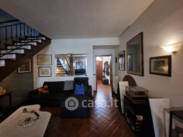 Casa indipendente in residenziale in 