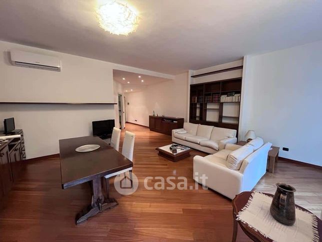 Appartamento in residenziale in Via Lecco 43