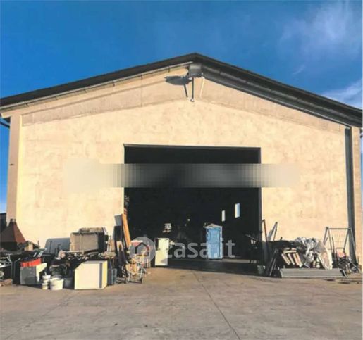 Capannone in commerciale in Via Rugoletto
