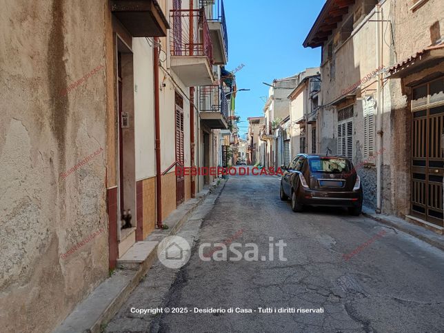 Casa indipendente in residenziale in Via Vittorio Emanuele Orlando 54
