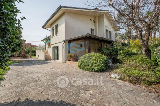 Casa indipendente in residenziale in Via Alceste Torselli