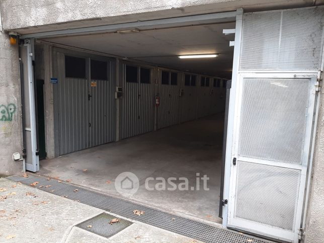 Garage/posto auto in residenziale in Via Monte Pasubio 24