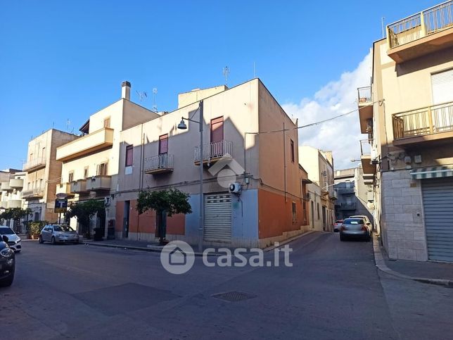 Garage/posto auto in residenziale in Via Pier Santi Mattarella 26