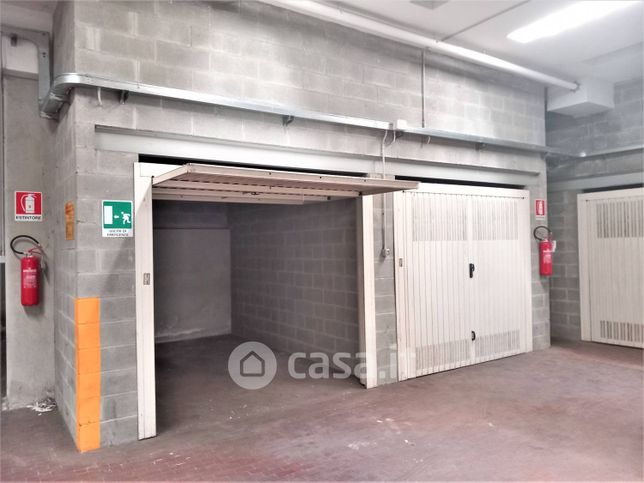 Box/posto auto in residenziale in Via Pollenzo 14