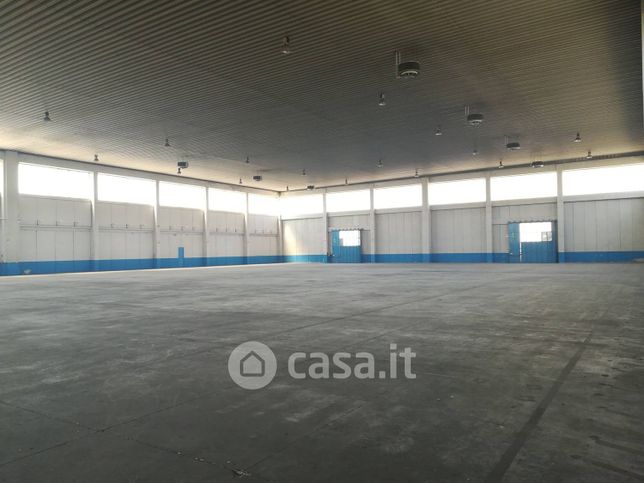 Capannone in commerciale in Strada Valminier