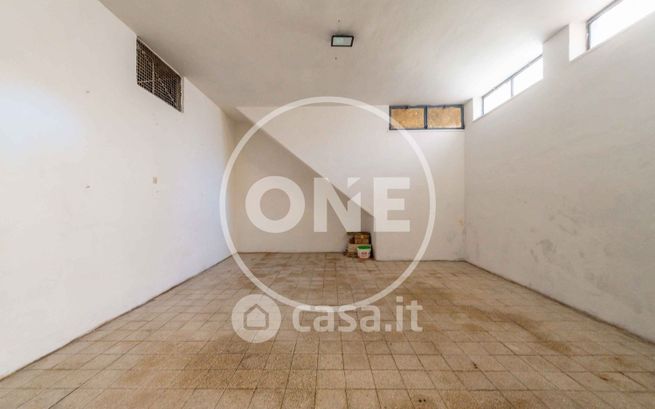 Box/posto auto in residenziale in Via Ernesto Mauri 8