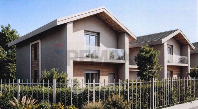 Casa bi/trifamiliare in residenziale in Via Pastrengo