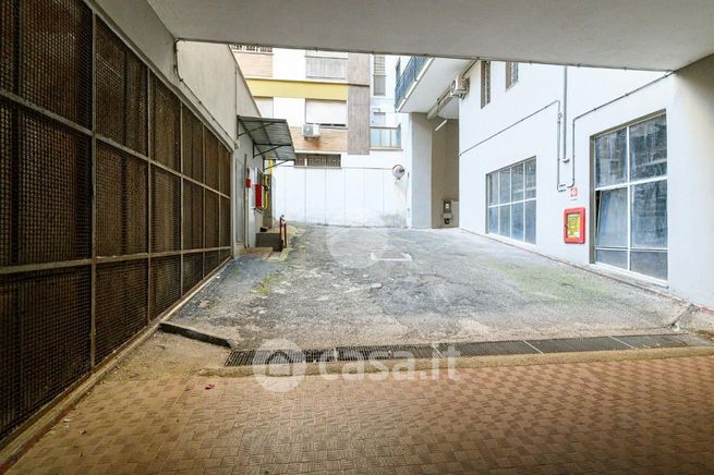 Box/posto auto in residenziale in Via Riccardo Zampieri