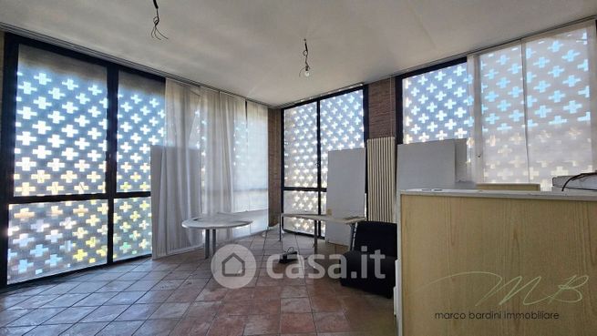 Ufficio in commerciale in 