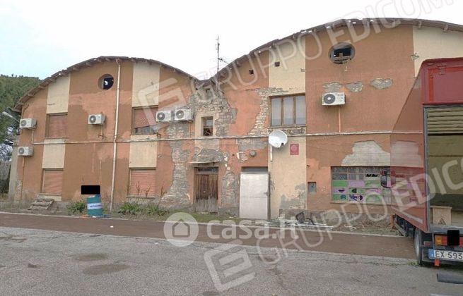 Capannone in commerciale in Via del Forno