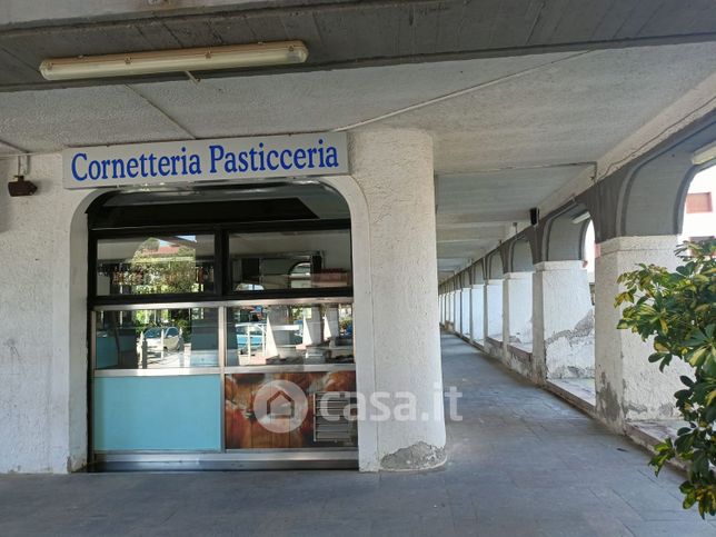 Negozio/locale commerciale in commerciale in Via degli Eucalipti