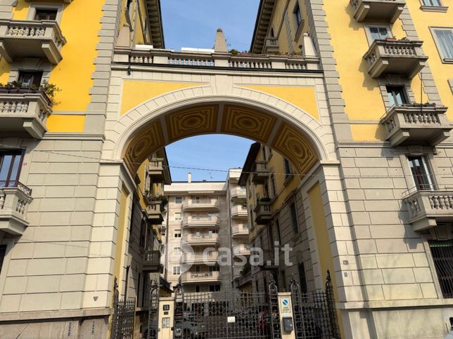 Box/posto auto in residenziale in Corso Plebisciti 13