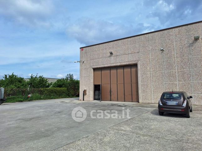 Capannone in commerciale in Via Roma