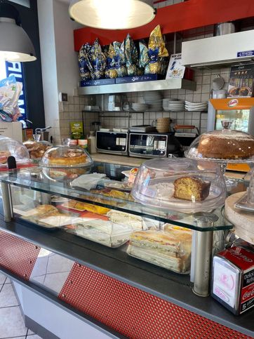 Attivitã /licenza (con o senza mura) in commerciale in Circonvallazione Ostiense 211