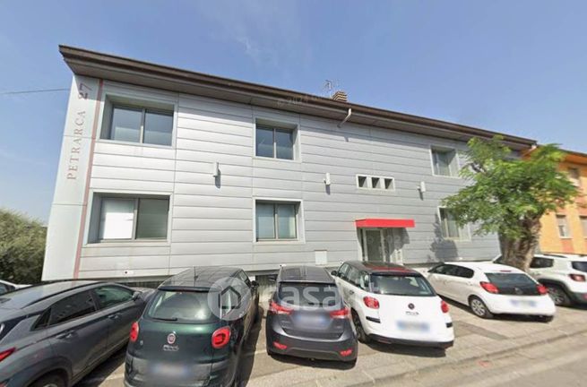 Ufficio in commerciale in Via Francesco Petrarca 27