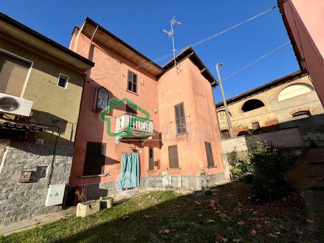 Casa indipendente in residenziale in Via Miradolo