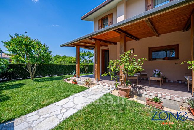 Villetta a schiera in residenziale in Via Padre Massimiliano Kolbe 1