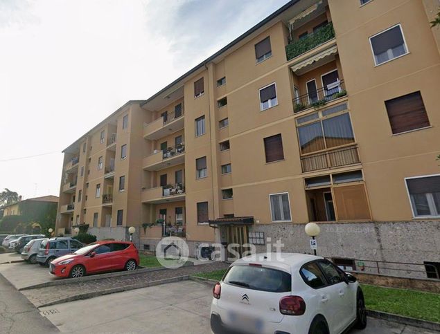 Box/posto auto in residenziale in Via Trento 8