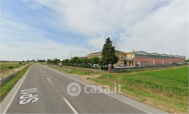 Capannone in commerciale in SP10 19