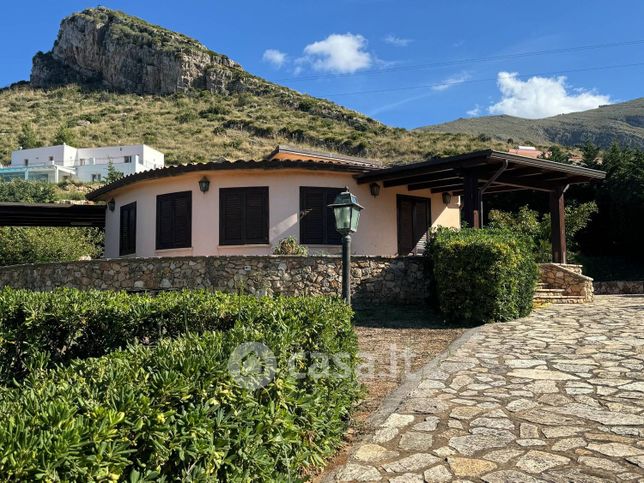 Villa in residenziale in Contrada Acquavite 1
