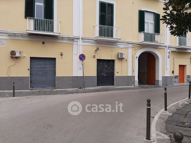 Negozio/locale commerciale in commerciale in Piazza Mazzini