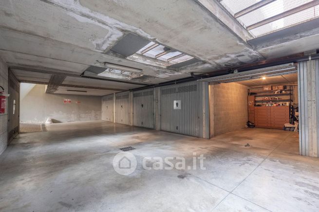 Box/posto auto in residenziale in Via le Chiuse 44