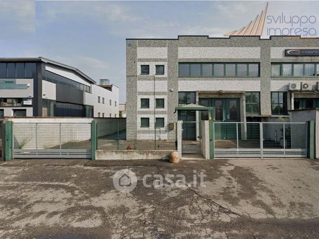 Capannone in commerciale in Via don luigi sturzo