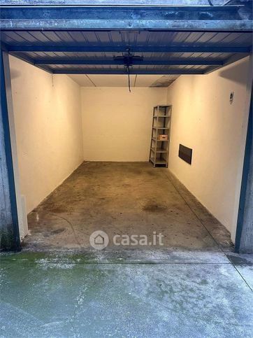 Box/posto auto in residenziale in Via Boni e Gavazzi