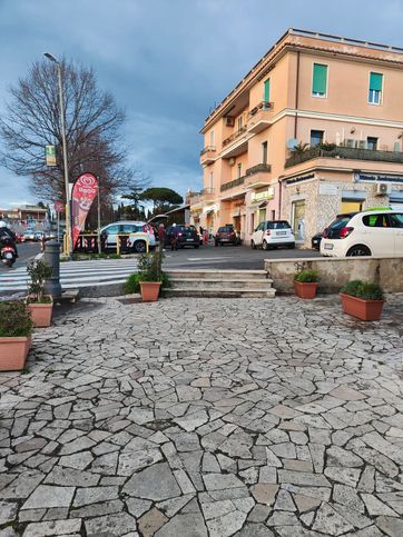 Negozio/locale commerciale in commerciale in Via Trionfale 10902