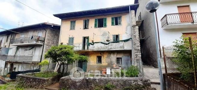 Casa indipendente in residenziale in Via Lallio 33