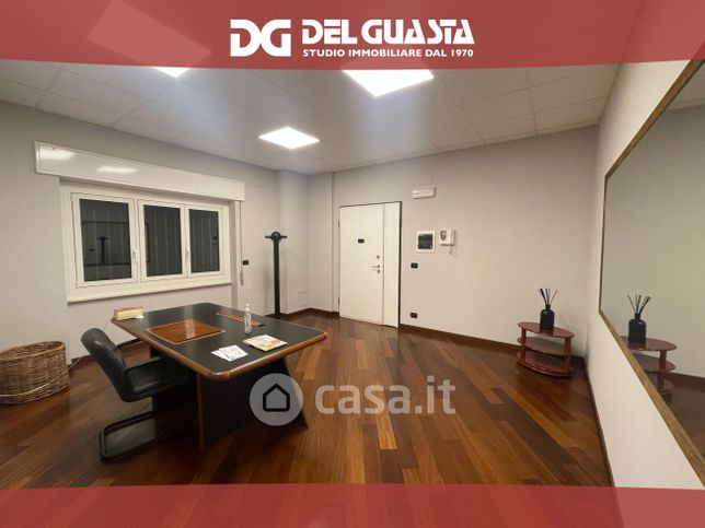 Ufficio in commerciale in Viale Padre Santo