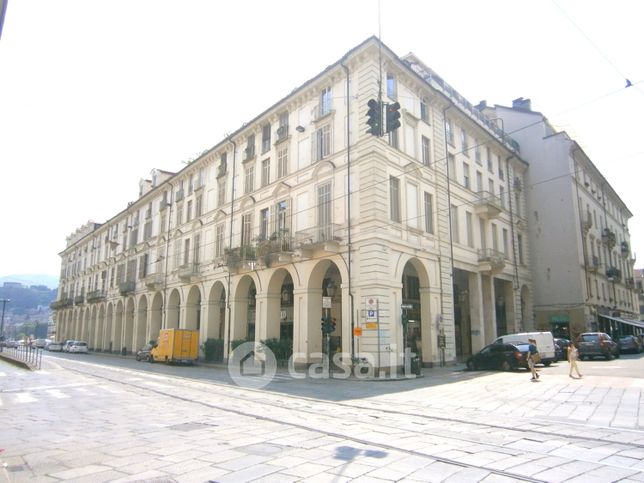 Negozio/locale commerciale in commerciale in Via delle Rosine 1