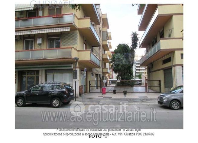 Box/posto auto in residenziale in Via Tibullo 40