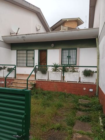 Villetta a schiera in residenziale in Via degli Allori e Lauri 7