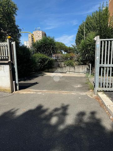 Box/posto auto in residenziale in Via Orlando Guardati