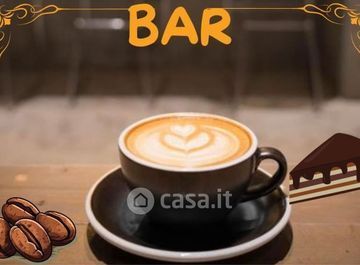 Negozio/locale commerciale in commerciale in Via Carlo Caneva