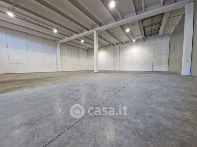 Capannone in commerciale in Via Predda Niedda Strada 47