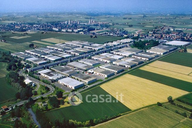Capannone in commerciale in Viale della Mercanzia
