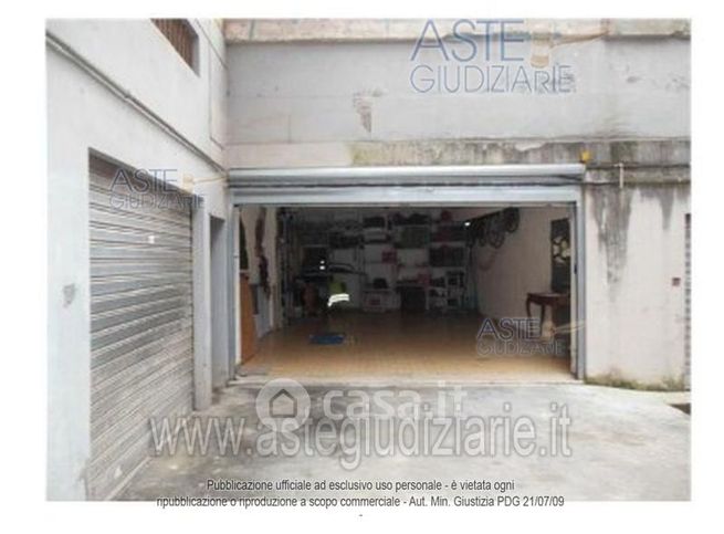 Garage/posto auto in residenziale in Via Fratelli Colabona 59