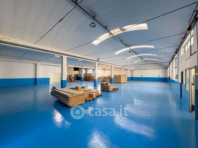 Capannone in commerciale in Via Paolo Vitalba