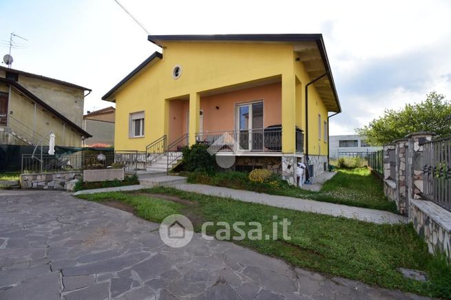 Villa in residenziale in Via Padre Costanzo Beschi 76