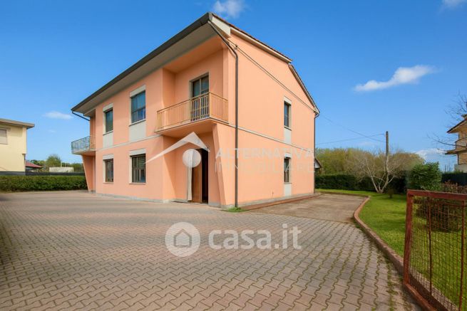 Casa bi/trifamiliare in residenziale in Viale Vittorio Veneto