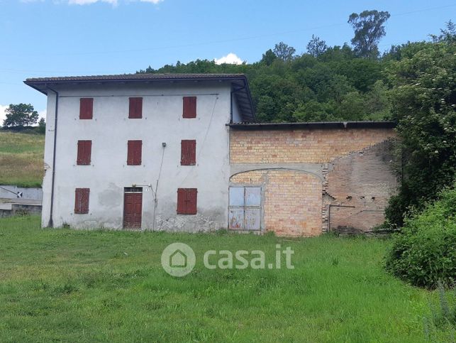 Casa indipendente in residenziale in Via per Neviano