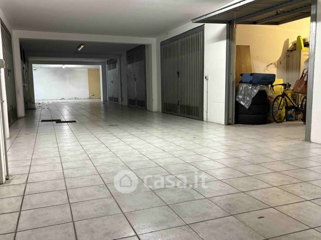 Box/posto auto in residenziale in Via Giuseppe Parisi 16