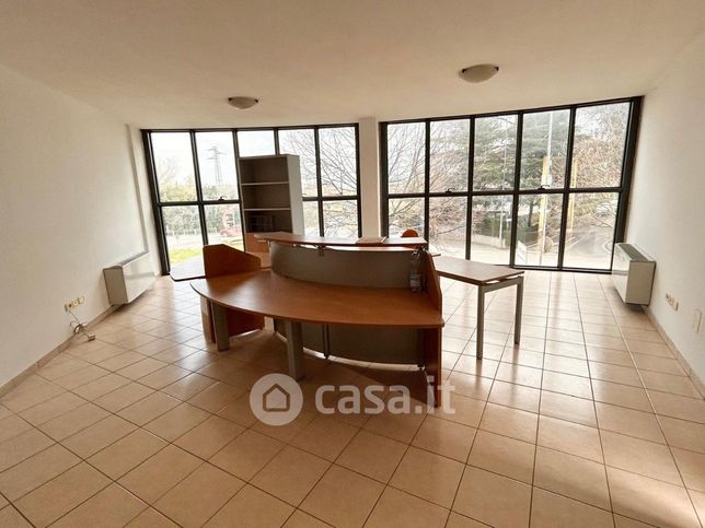 Ufficio in commerciale in 