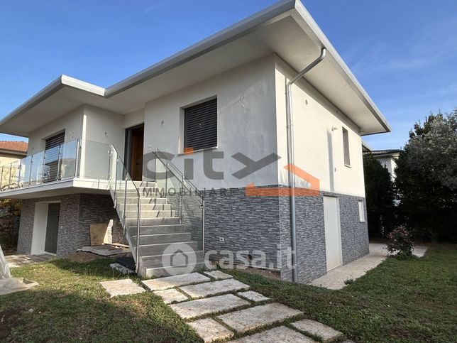 Casa indipendente in residenziale in Via Vicenza 37