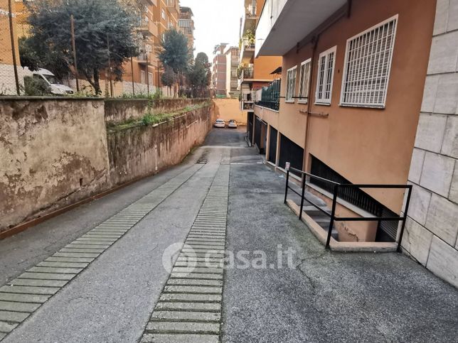 Garage/posto auto in residenziale in Via Yambo